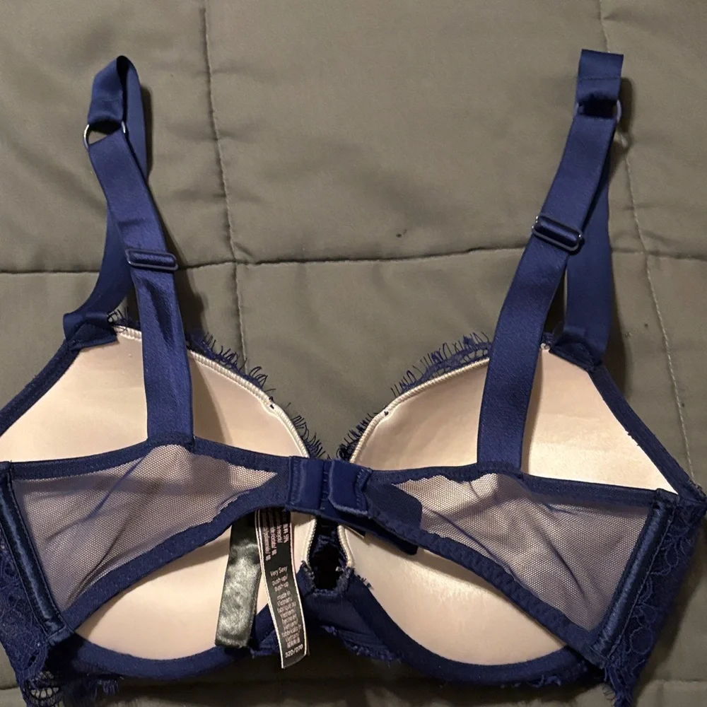 Victoria Secret Push Up Navy Blue Lace Bra with Branded Straps - Picture 2 of 5